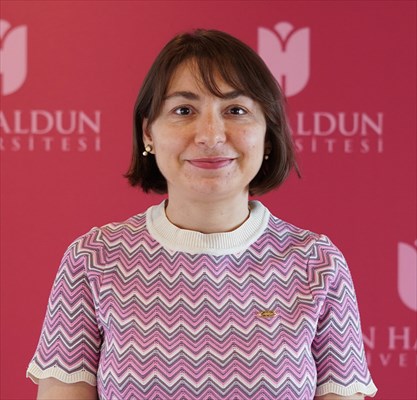 YASEMİN ÖZER