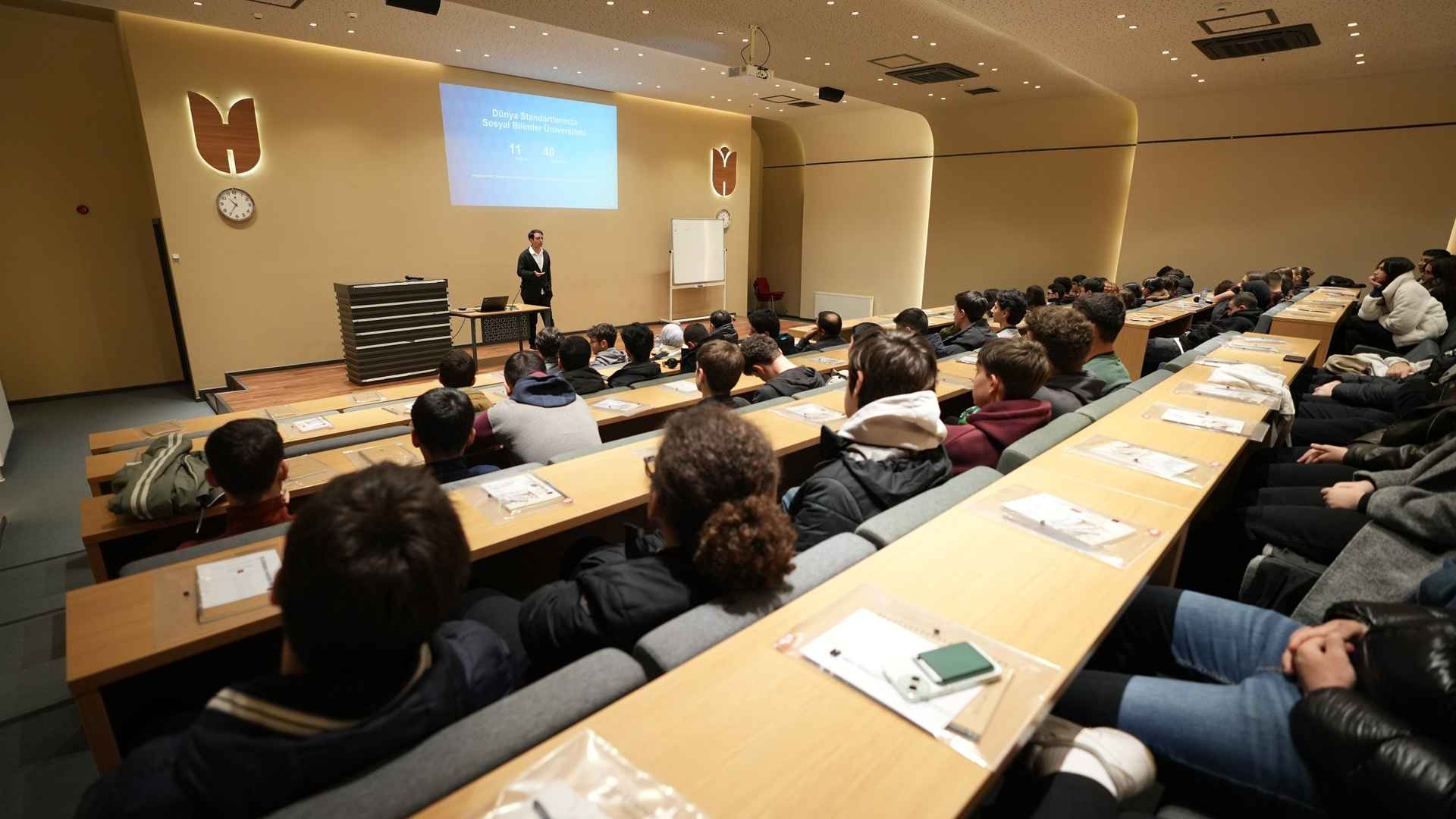 75 Farklı Liseden 2.112 Aday Öğrenciyi Sosyal Bilimler 101'de Ağırladık