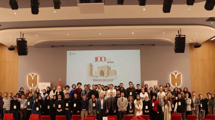 'Geleceğe Işık Tutan Yüzyılın Çalıştayı: Türkiye'nin Kültürel Mirası ve Gençlik Vizyonu'