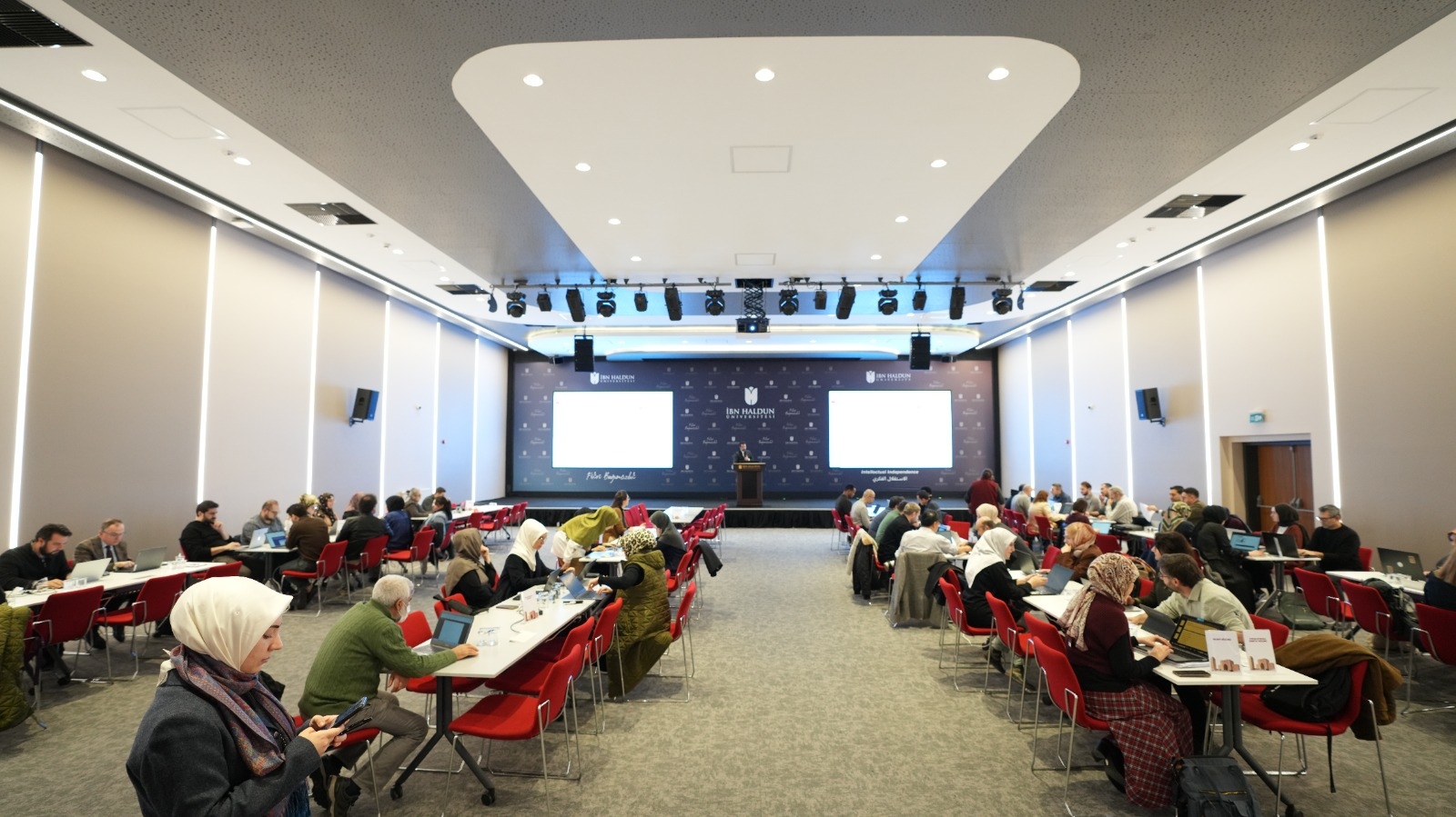 Üniversitemizde Teknoloji, Yapay Zeka ve Pedagoji Buluşması: Akademik Mesleki Gelişim Programı Başarıyla Tamamlandı