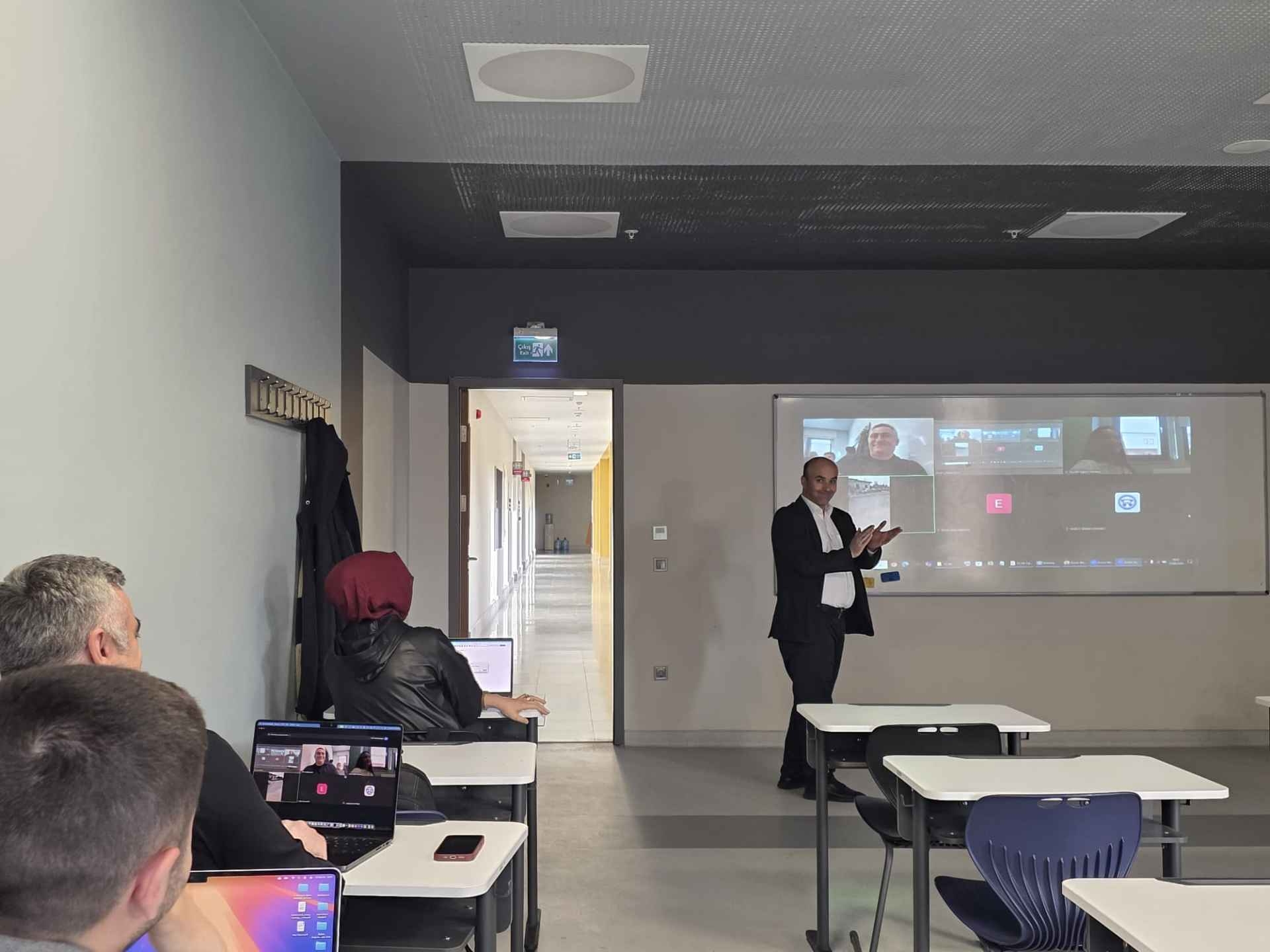 A Pioneering Step in Educational Technologies: The HyFlex Classroom Experience Coordinated by CILT-AI
