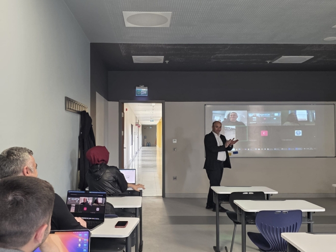A Pioneering Step in Educational Technologies: The HyFlex Classroom Experience Coordinated by CILT-AI