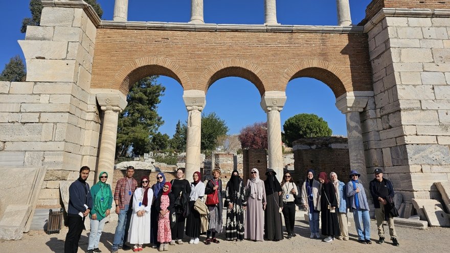 İzmir Ephesus and Pergamon Trip was Held Under the Guidance of Prof. Suraiya Faroqhi