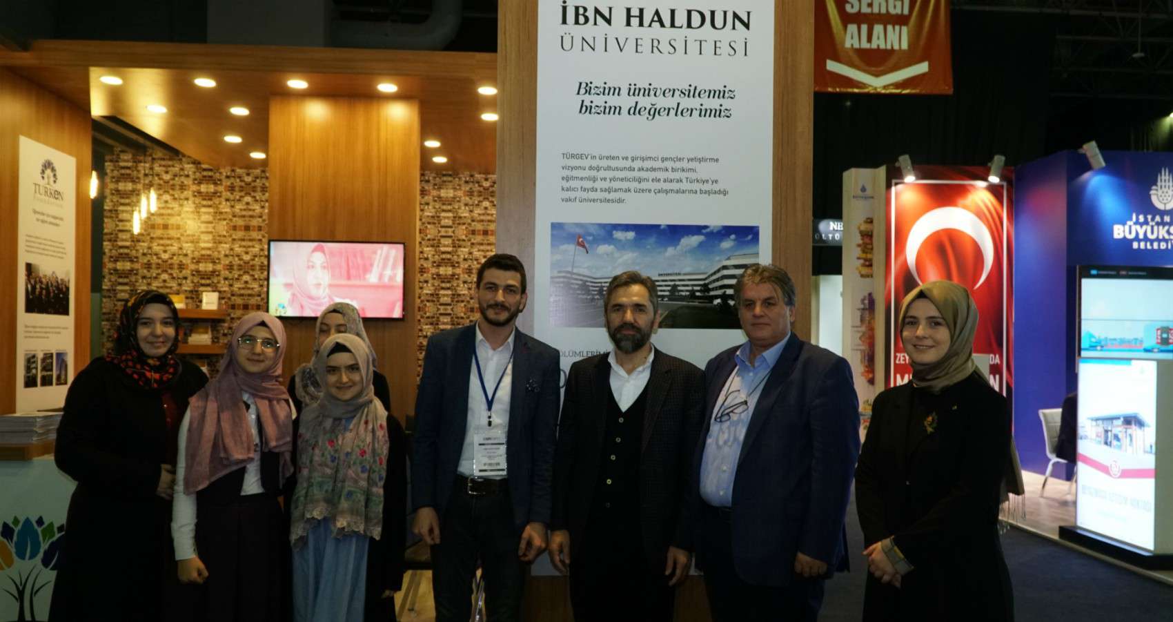İbn Haldun Üniversitesi Rektörü Prof. Şentürk Kitap Fuarı'nda TÜRGEV Standını Ziyaret Etti