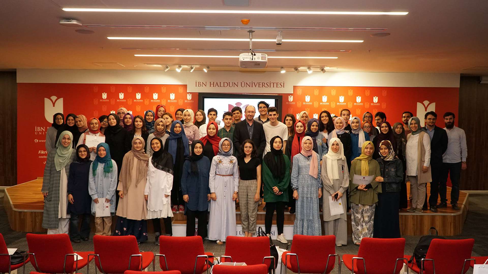 İbn Haldun Üniversitesi Yaz Okulu Öğrencileri Sertifikalarını Aldı