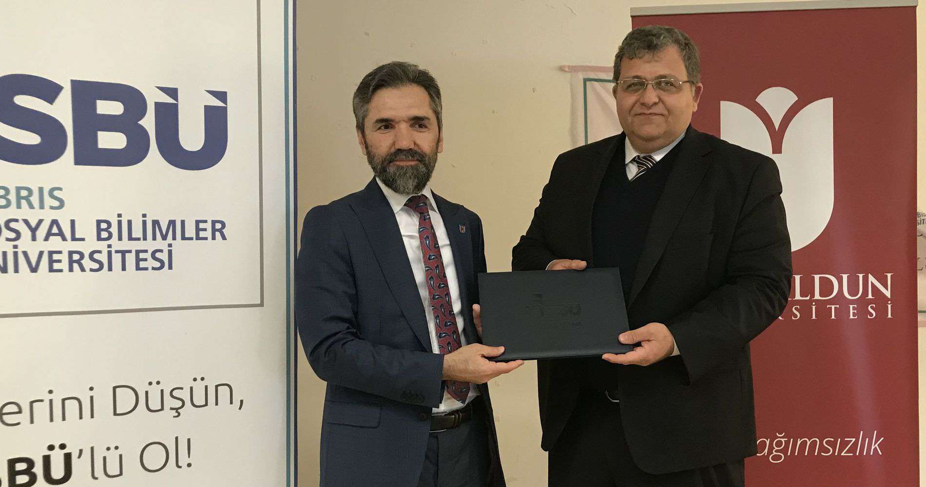 İbn Haldun Üniversitesi ile Kıbrıs Sosyal Bilimler Üniversitesi Arasında Akademik İş Birliği Anlaşması İmzalandı