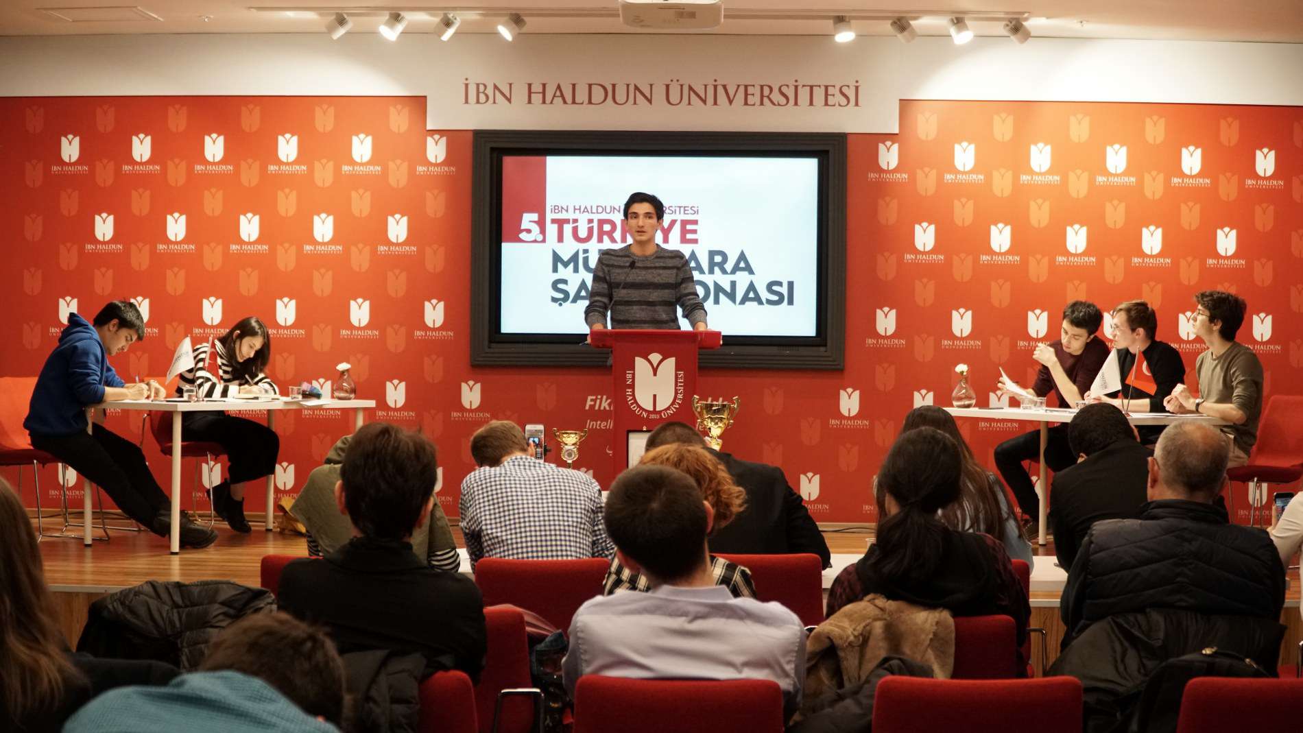 İbn Haldun Üniversitesi 5. Türkiye Münazara Şampiyonasının Birincileri Belli Oldu