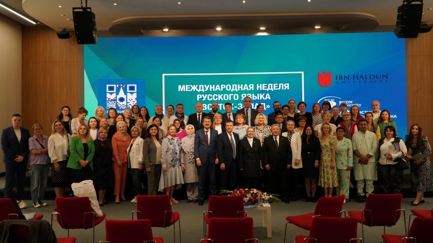 Uluslararası Doğu – Batı Rus Dili Haftası Etkinlikleri Dünyanın Farklı Noktalarından Birçok Uzmanı Bir Araya Getirdi