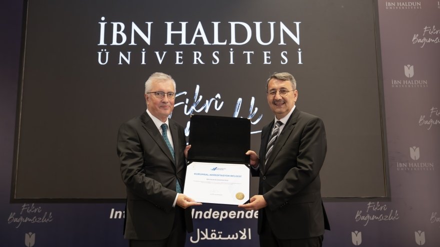 YÖKAK Başkanı Prof. Dr. Ümit Kocabıçak Üniversitemize 5 Yıllık Tam Kurumsal Akreditasyon Belgesini Takdim Etti