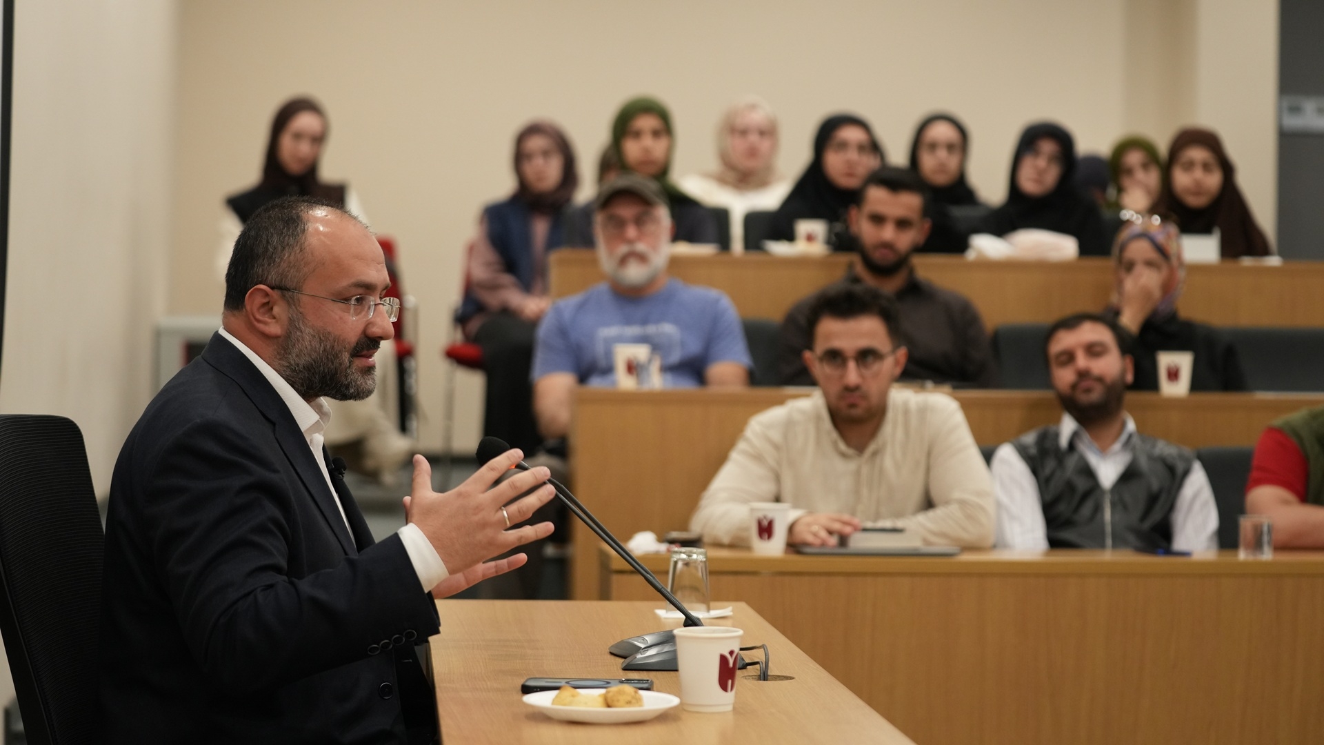 “İslam Dünyası Neresi?” Konferansında Taha Kılınç'ı Ağırladık