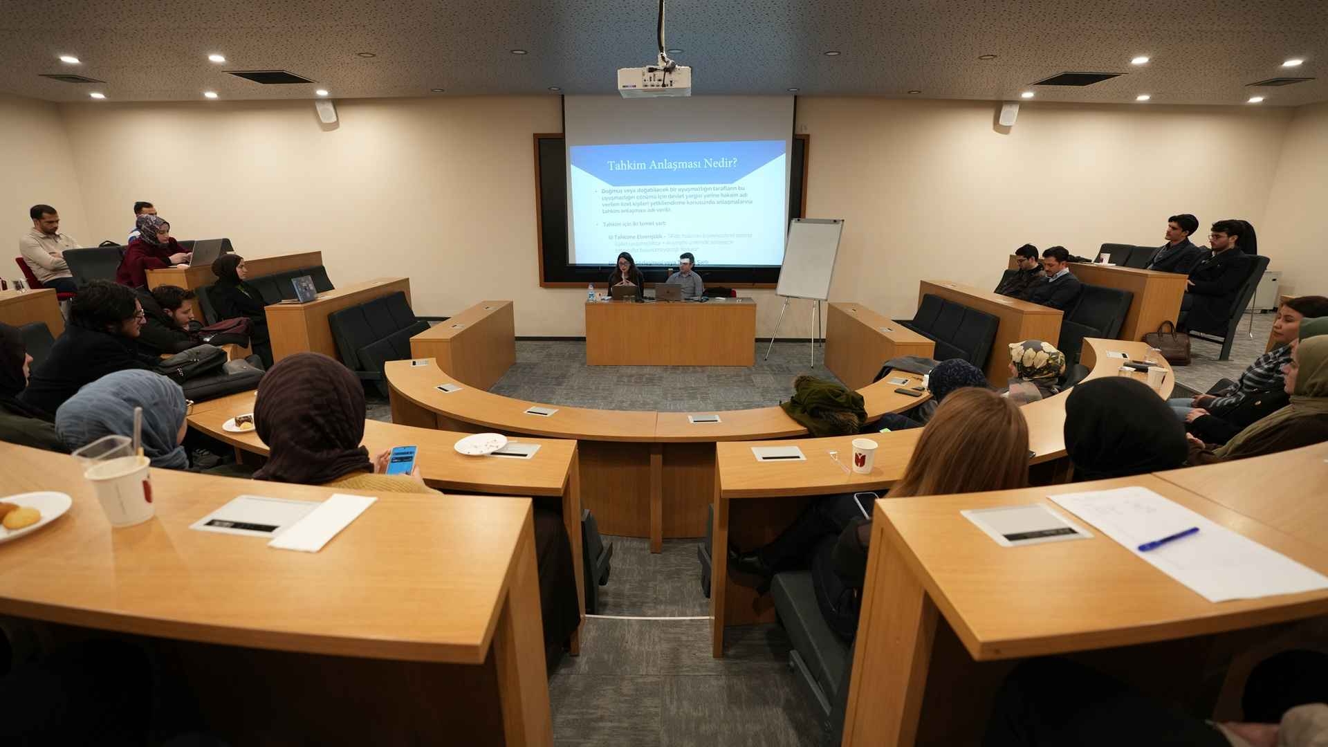 “Tahkim Uygulamaları ve Hukukçular İçin Tahkimde Kariyer Yolları” Konferansı Gerçekleştirildi