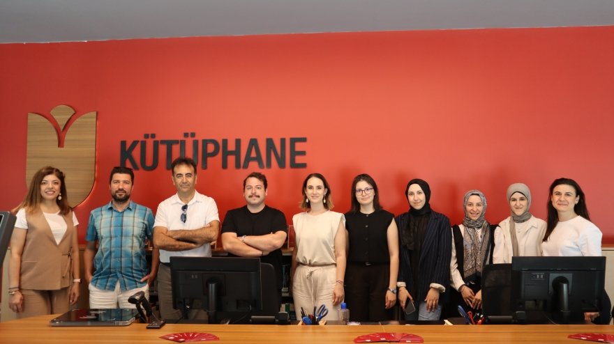 İstanbul Bilgi Üniversitesi Kütüphane ve E-Kaynaklar Ekibi Kütüphanemizi Ziyaret Etti