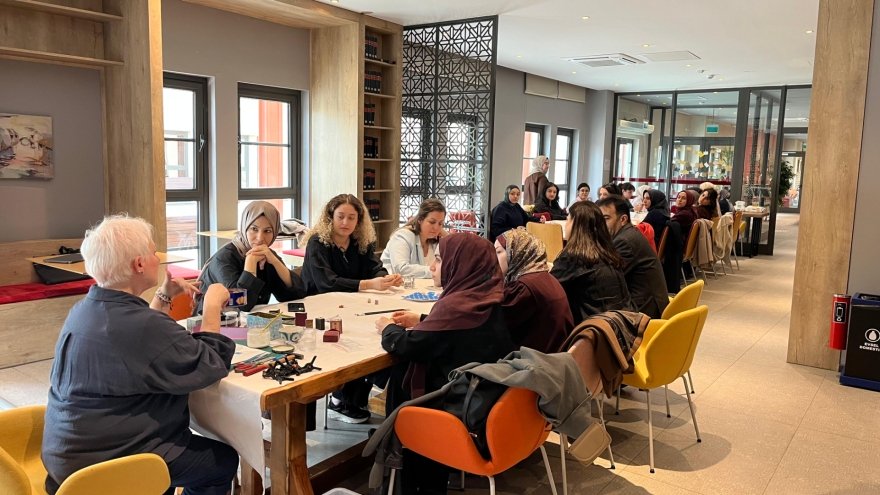 62. Kütüphane Haftası’nda 'Sayfadan Sanata: Kitaptan Broşa Tasarım Atölyesi' Gerçekleştirildi