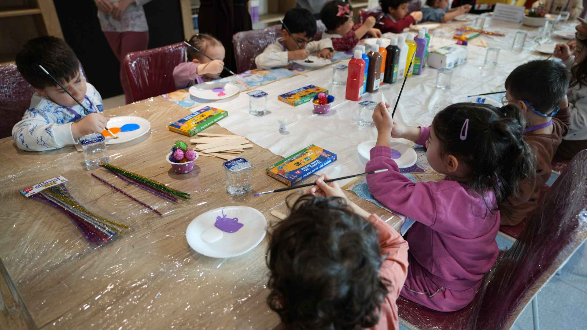 62. Kütüphane Haftası’nda İHÜ’lü Çocuklara Yönelik Kitap Ayracı Atölyesi Gerçekleştirildi
