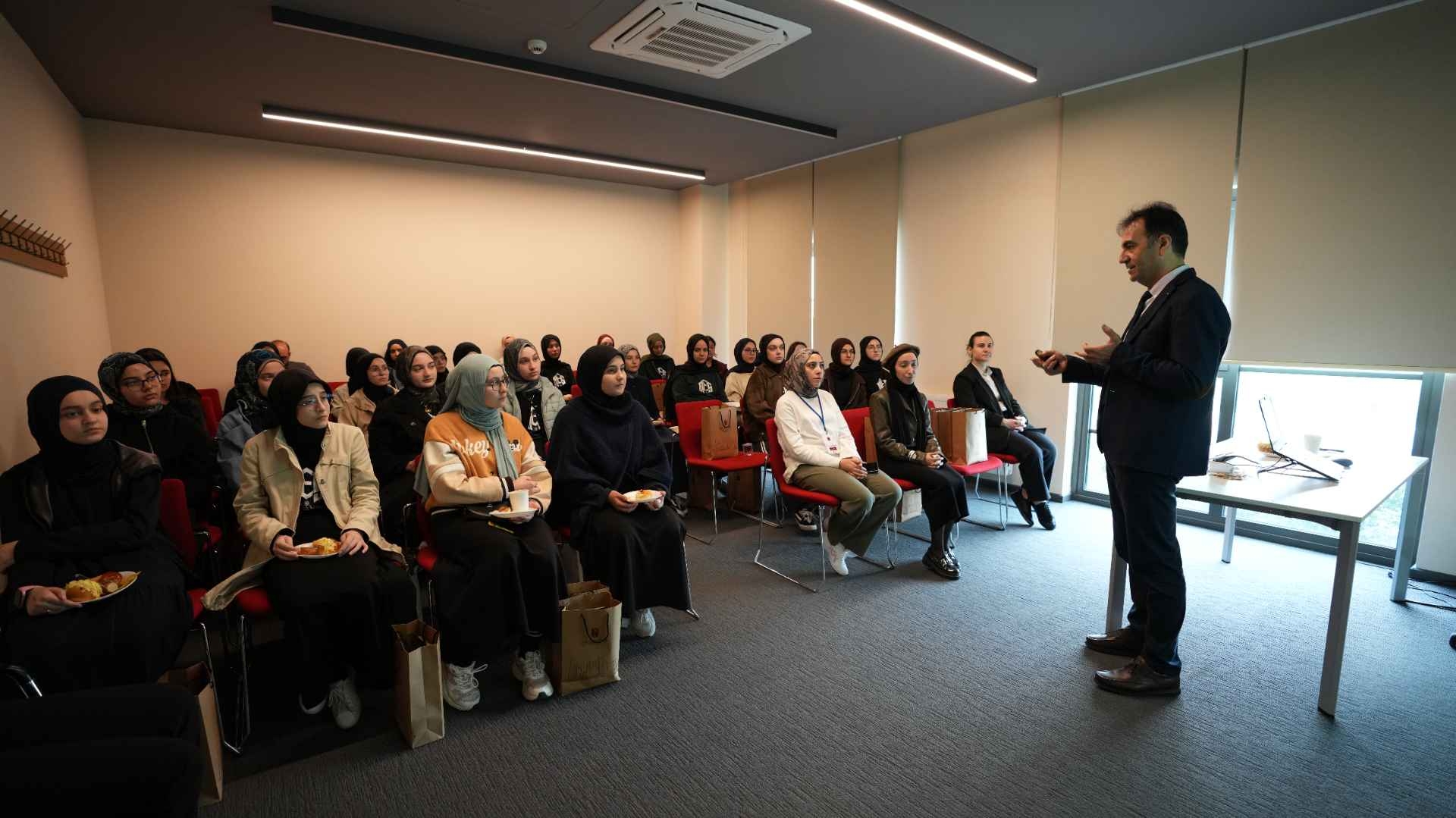 62. Kütüphane Haftası Kapsamında 'Üniversite Yaşamında Kütüphane ve Yapay Zeka' Semineri Gerçekleşti