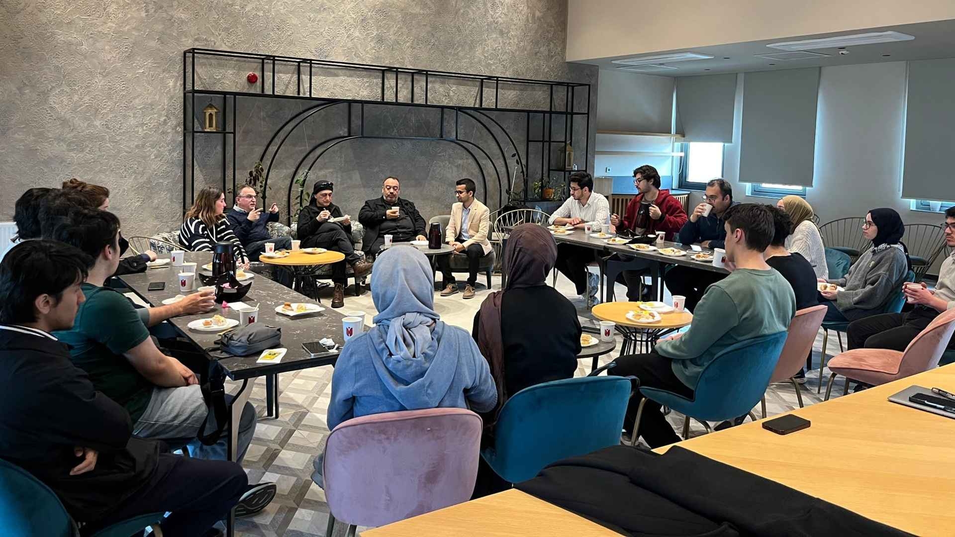 İşletme Bölümü Akademisyenleri ve Lisans Öğrencileri Değerlendirme Toplantısında Buluştu