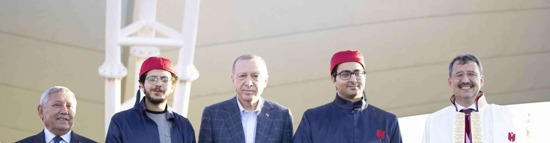 Doktora Mezunlarımız Diplomalarını Cumhurbaşkanı Erdoğan’dan Aldı