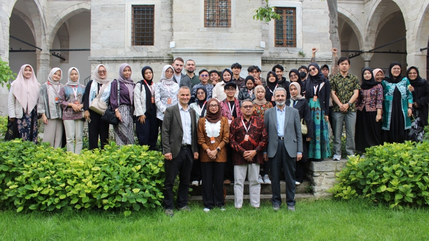 Medeniyetler İttifakı Enstitüsü ve Yogyakarta Muhammediye Üniversitesi İslam ve Medeniyet Konulu Ortak Seminer Düzenledi