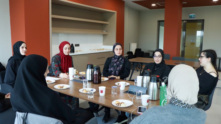 A Seminar Titled “At the Threshold of Graduation: Uncertainty, Expectations, and Opportunities” Was Held
