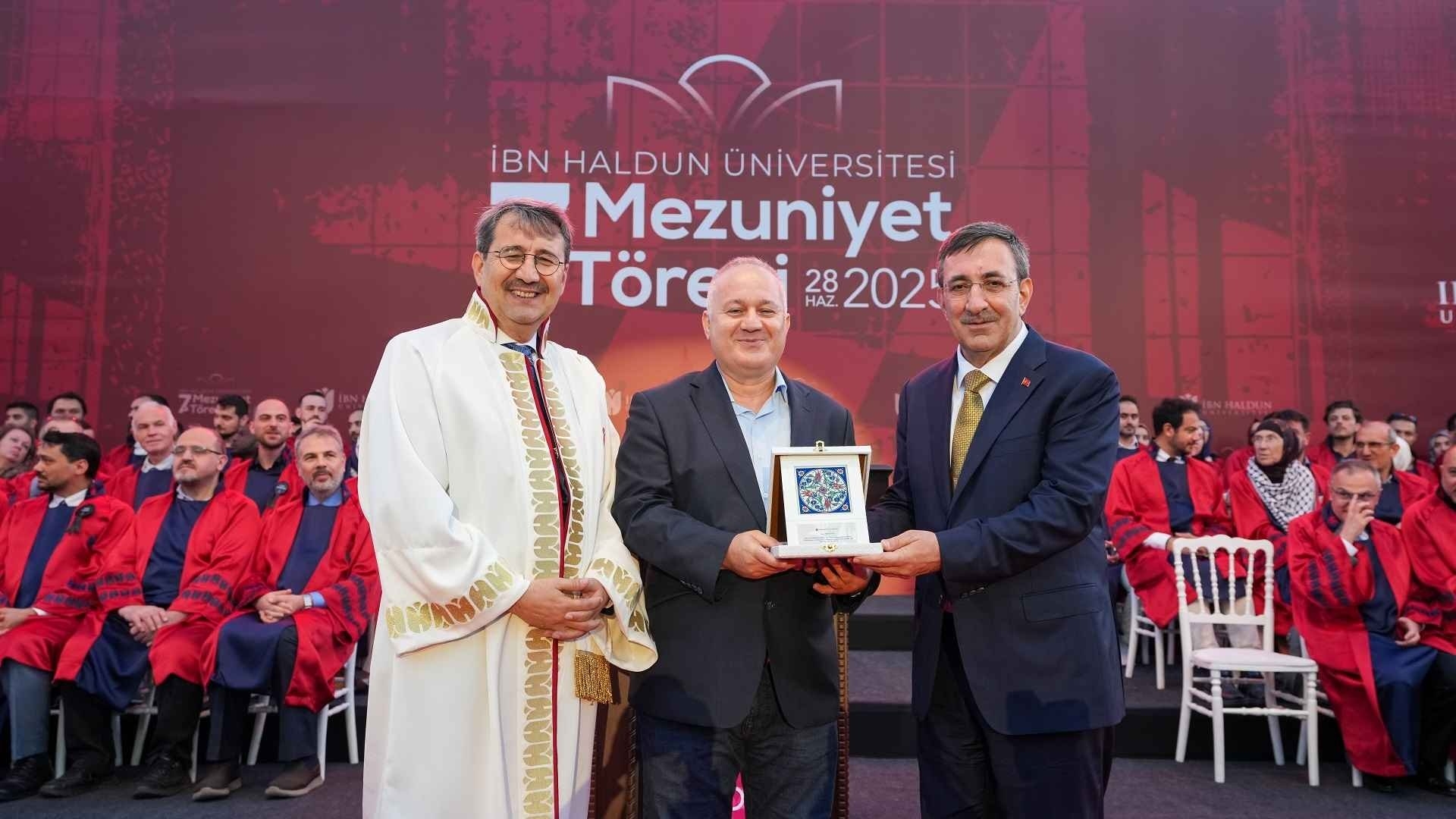Nilab Saeedi Won the Doctoral Dissertation of the Year Award