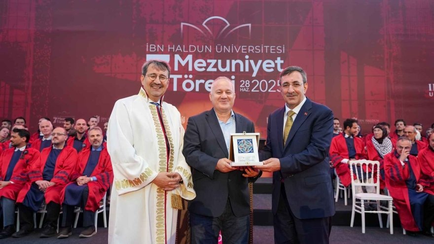 Nilab Saeedi Won the Doctoral Dissertation of the Year Award