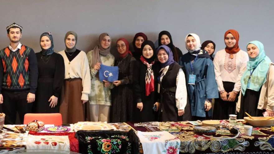 'Uygur Kültür Günü'nde Doğu Türkistan Kültürü Tanıtıldı