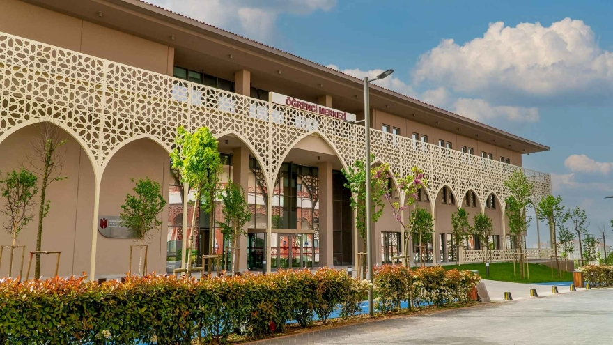 Regarding the Student Center Closing Time