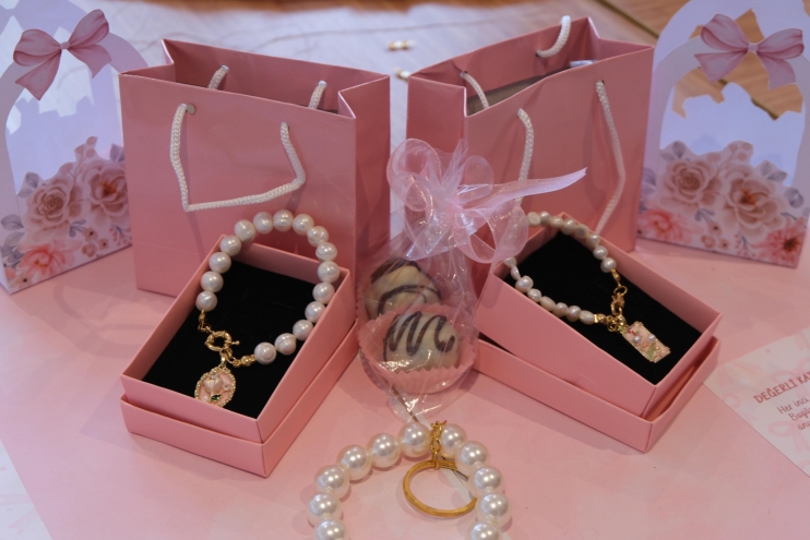 Gerçek İnci Charmlı Bileklik Atölyesi