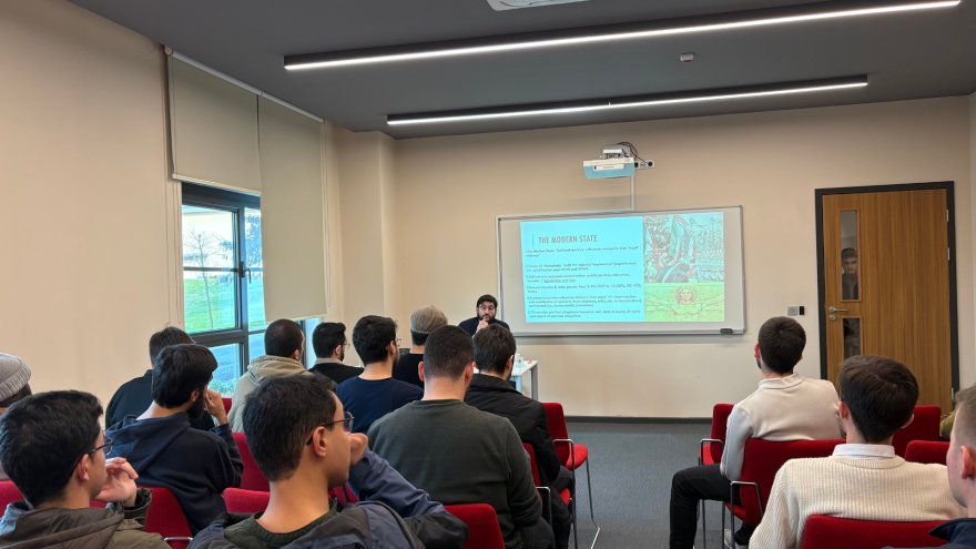 Facing the Modern State:How to Approach Modern State Politics as Muslims