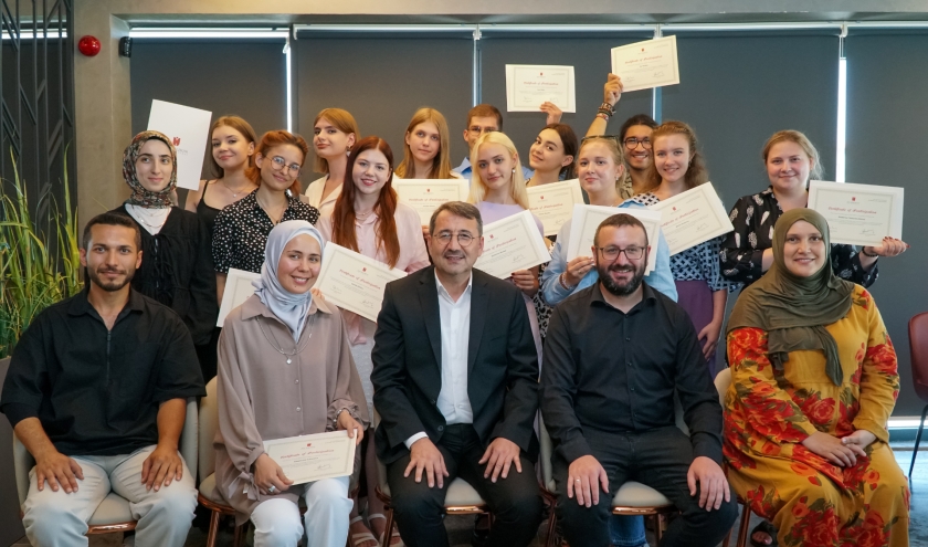 İbn Haldun Üniversitesi ve RUDN Üniversitesi iş birliğiyle düzenlenen, 72 saatlik Türk dili ve kültürü programı gerçekleştirildi.